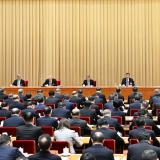 发展社区支持的居家养老，扩大普惠养老服务